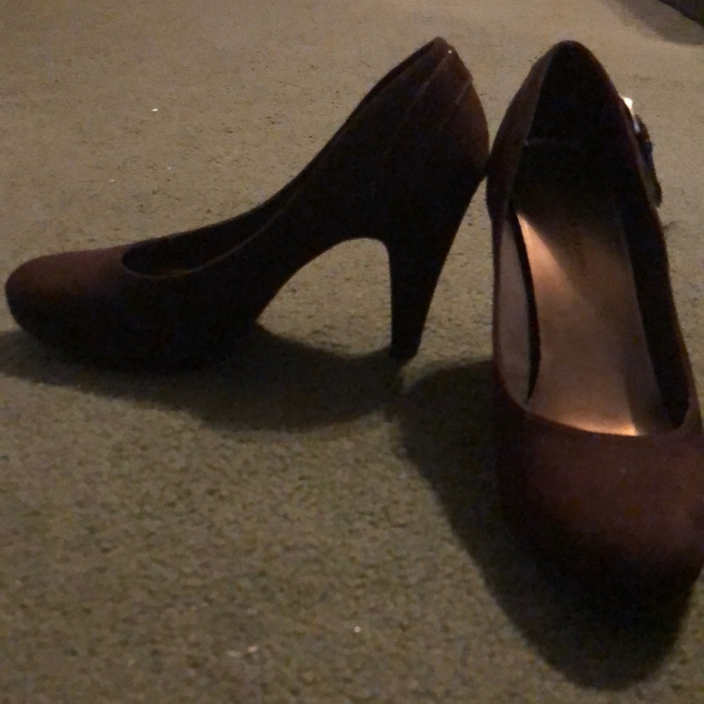 Brown pump sz 10 Chistian Siriano Col. by Payless
